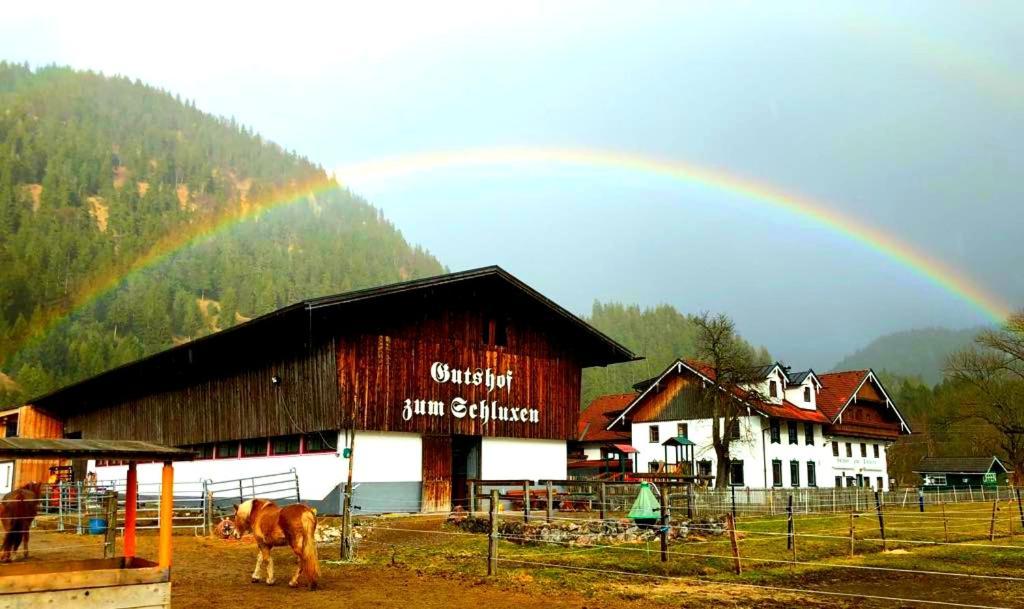 Apartmán Gutshof Zum Schluxen Pinswang Exteriér fotografie