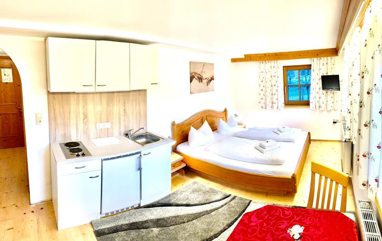 Apartmán Gutshof Zum Schluxen Pinswang Exteriér fotografie
